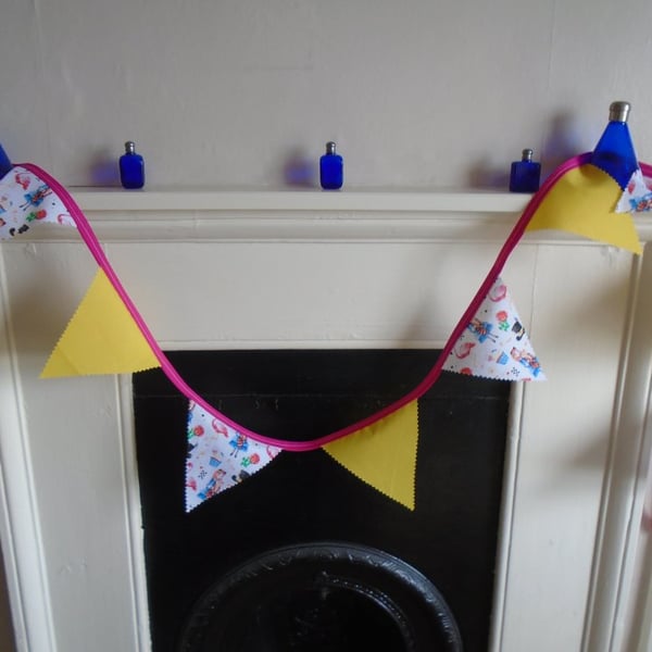 Alice In Wonderland & Yellow Bunting 2 Metres Party Home Decor.