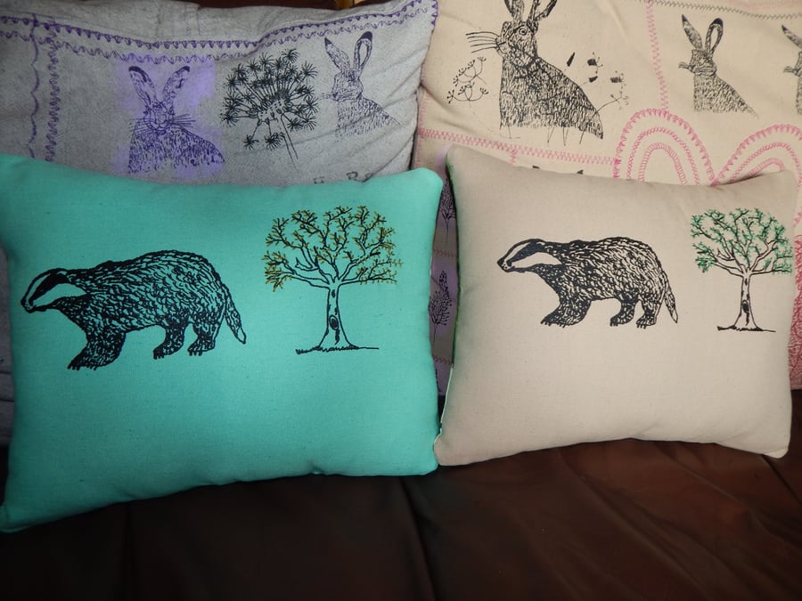 Canvas beuge Badger and tree - Screen printed cushion. 33cm x 26cm