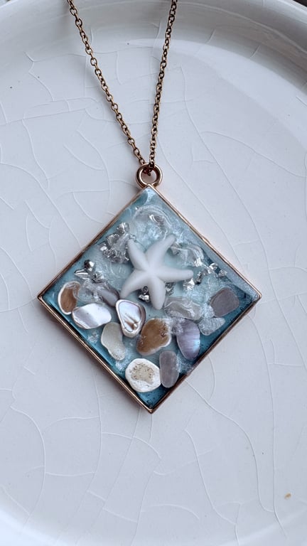 Seaside Treasure Resin Necklace – Starfish & Natural Shell Fragments