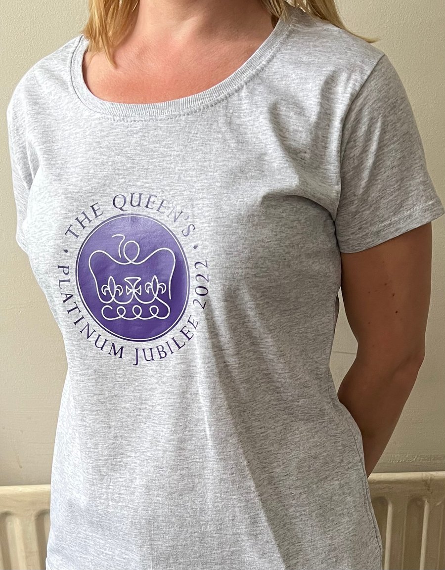 Light Grey Mens Womens Kids Commemorative T Shirt The Queen's Platinum Jubilee
