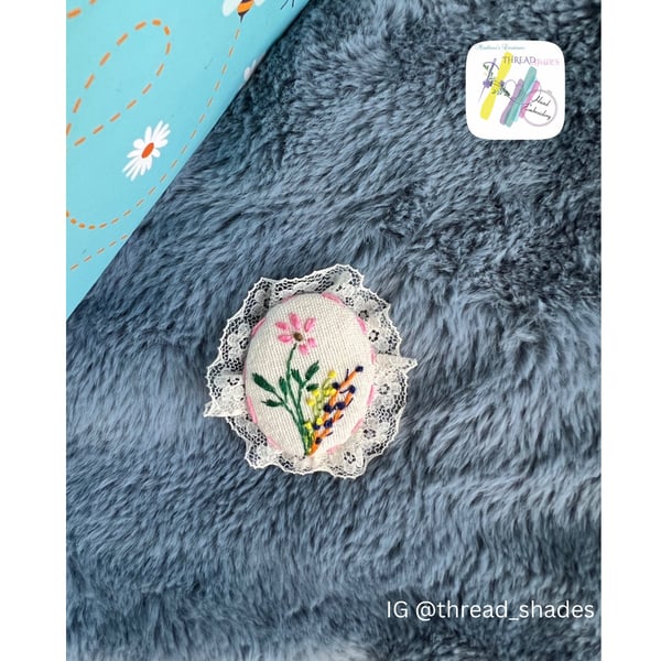 Handmade brooch, pin brooch, with lace, floral embroidery, small brooch, accesso