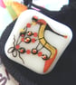 HANDMADE FUSED DICHROIC GLASS 'STILETTO' BROOCH. - Image 2