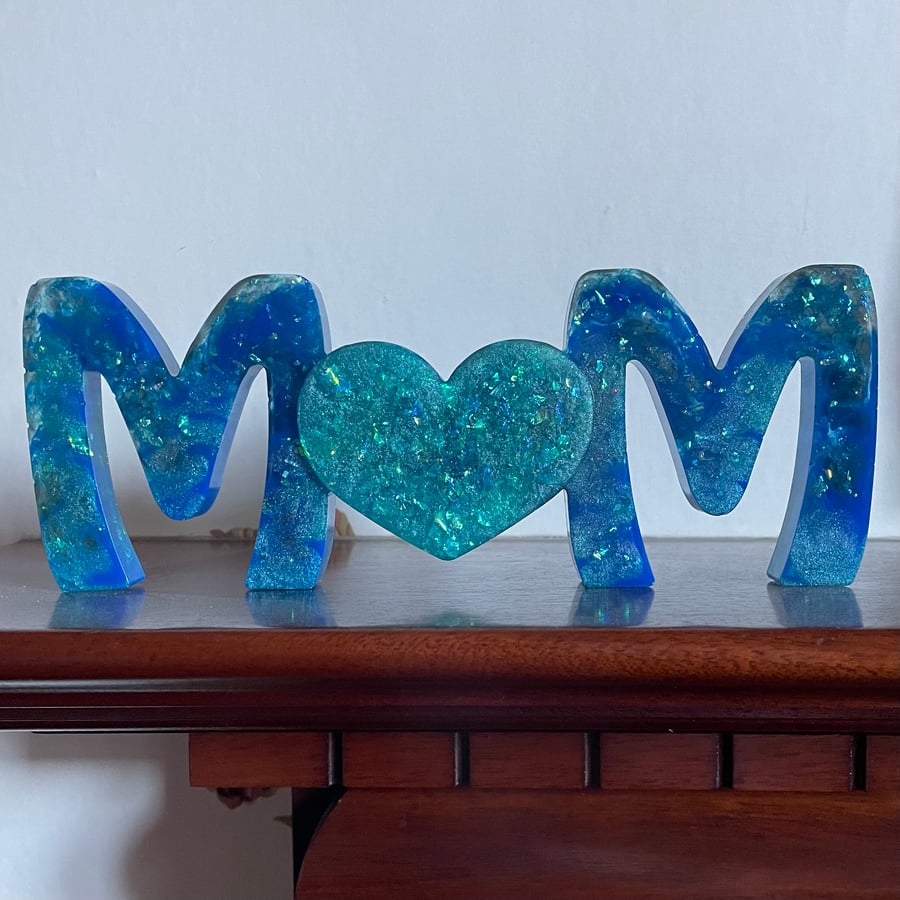 Handmade Resin MUM word sign.