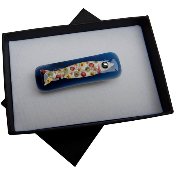 HANDMADE FUSED DICHROIC GLASS 'SARDINE, SARDINA' BROOCH.