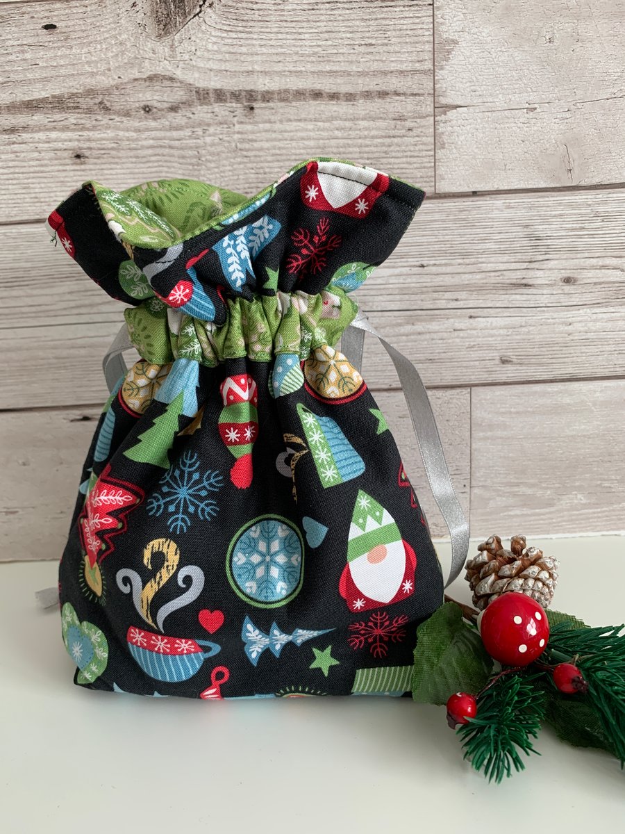 Reusuable gift bag, Drawstring Bag, Gift Bag, Fabric Gift Bag, Gift Wrap