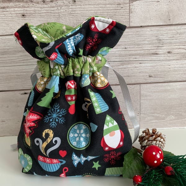 Reusuable gift bag, Drawstring Bag, Gift Bag, Fabric Gift Bag, Gift Wrap