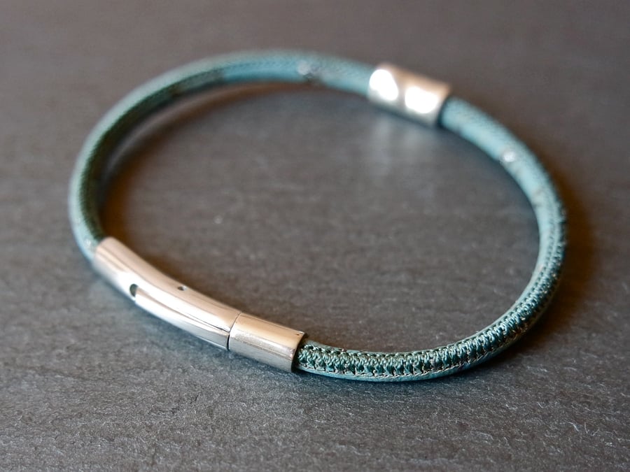 Vegan cork bracelet with bead in teal blue and silver