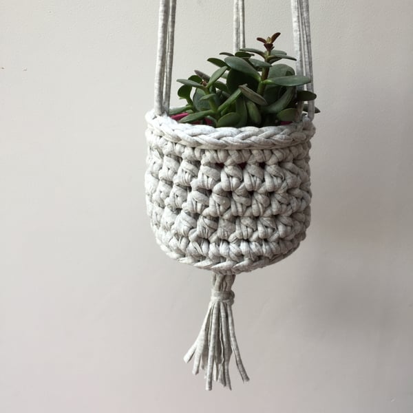Crochet hanging planter - light grey - free UK shipping