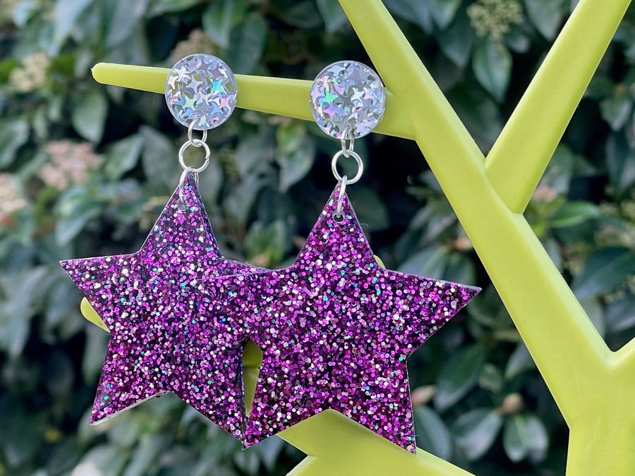 GLITTER RESIN STAR EARRINGS disco holograph dark pink cute 