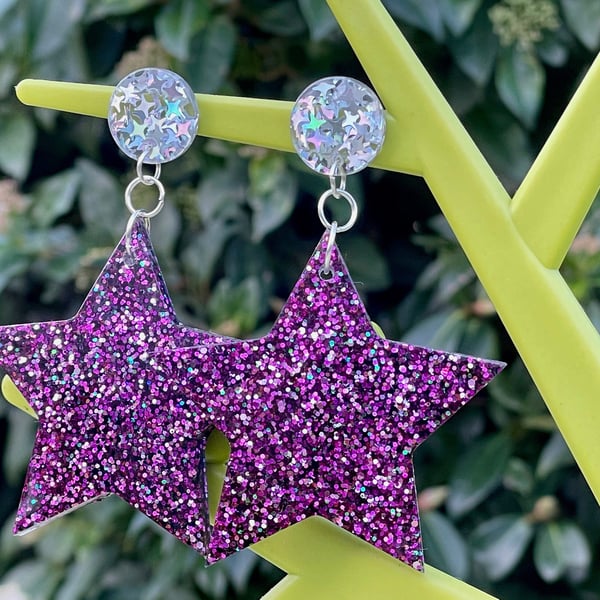 GLITTER RESIN STAR EARRINGS disco holograph dark pink cute 