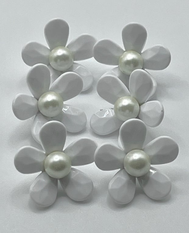6 Textured Flower Buttons, Pearl Centre, 18mm Wide, White Colour, Italian Design