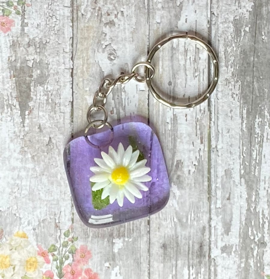 Fused Glass Daisy Keyring