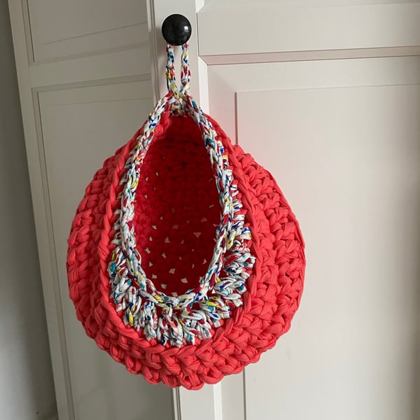 Crochet hanging basket made with upcycled tshirt yarn - coral and floral