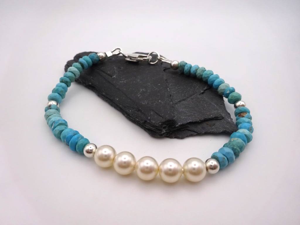 turquoise and pearl gemstone beaded bracelet