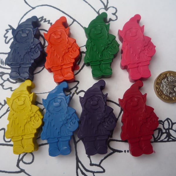 gnome leprechaun novelty wax crayons x 8 crayons