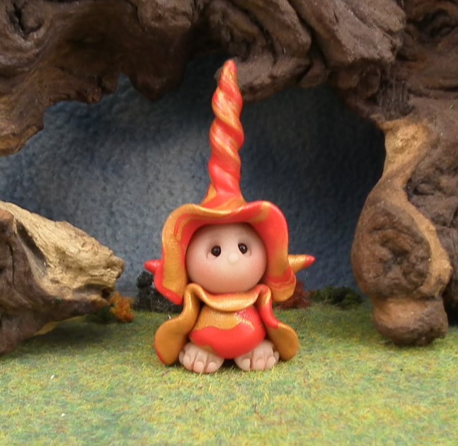 Tiny HighHat Festive Gnome 'Eloa' 1.5" OOAK Sculpt by Ann Galvin