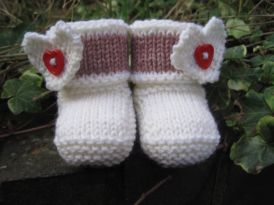 Heart Booties BABY KNITTING PATTERN in pdf