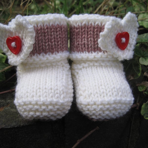 Heart Booties BABY KNITTING PATTERN in pdf