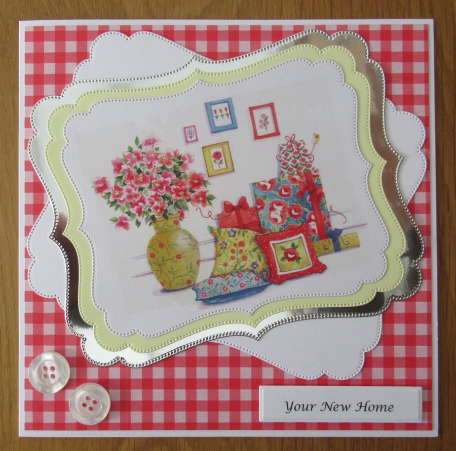 7x7" Flowers, Presents & Cushions - New Home Card