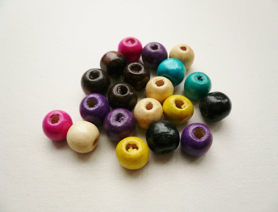 20 x Round Wooden Beads