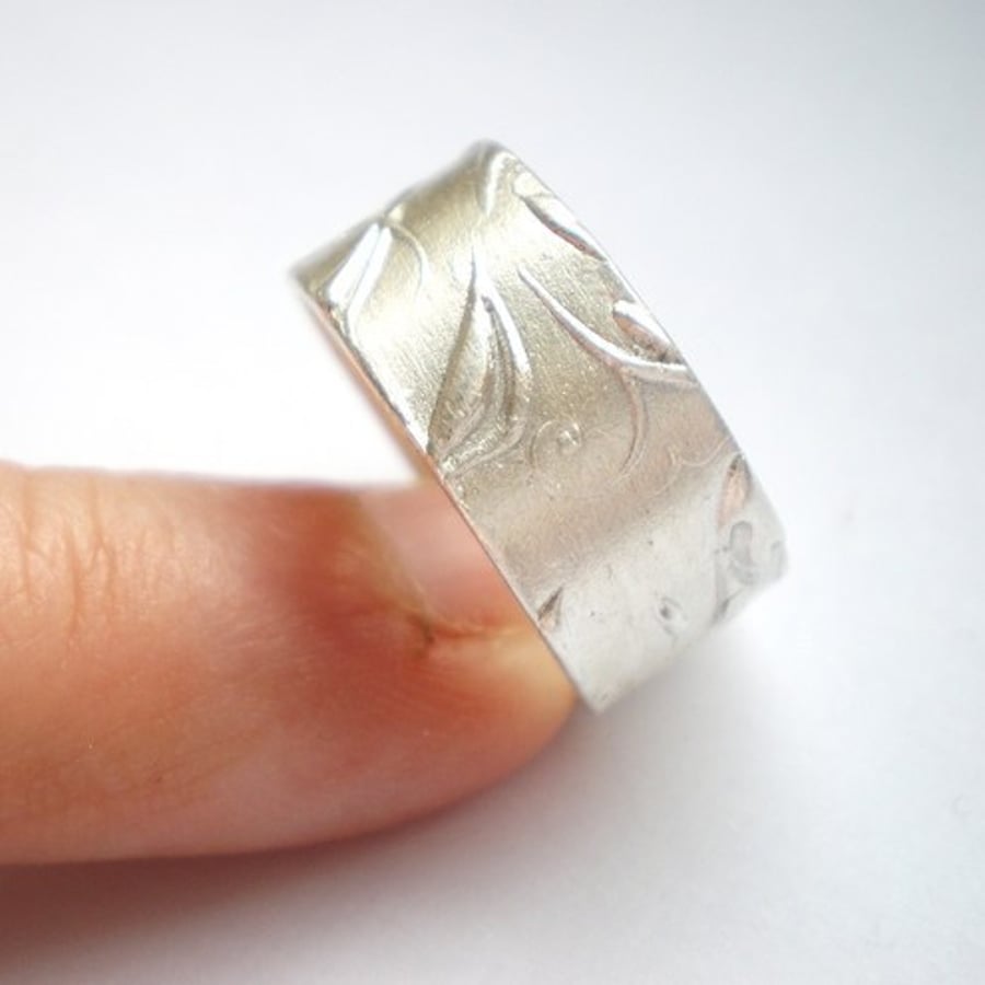 Fine Silver Flower Pattern Wide Ring
