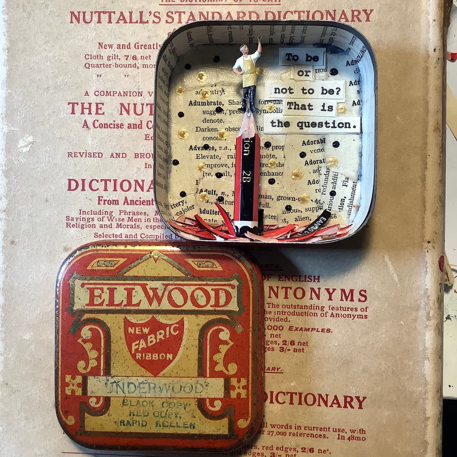 To be or not to be- mixed media altered tin. Miniature art. Diorama. Shakespeare