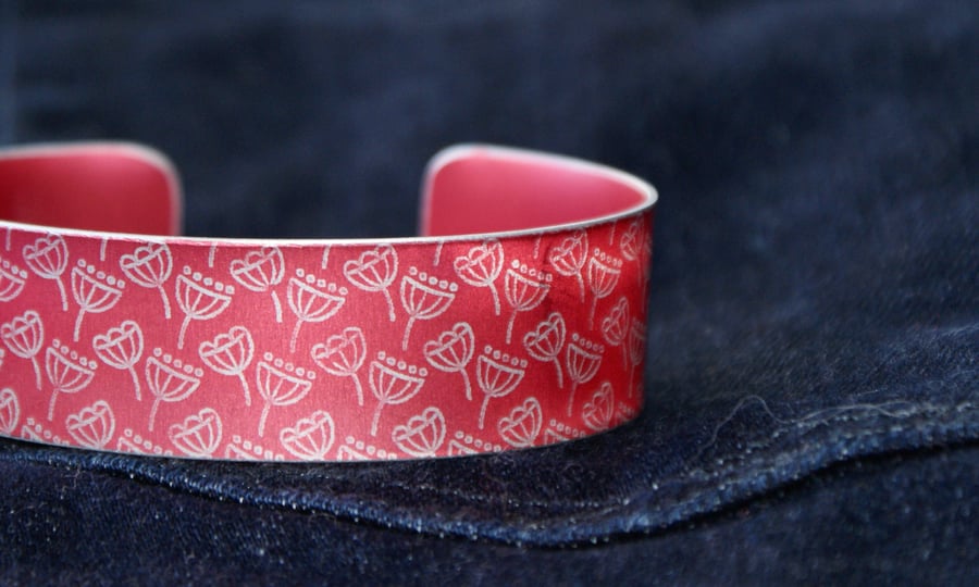 Geometric seed head print cuff bracelet red