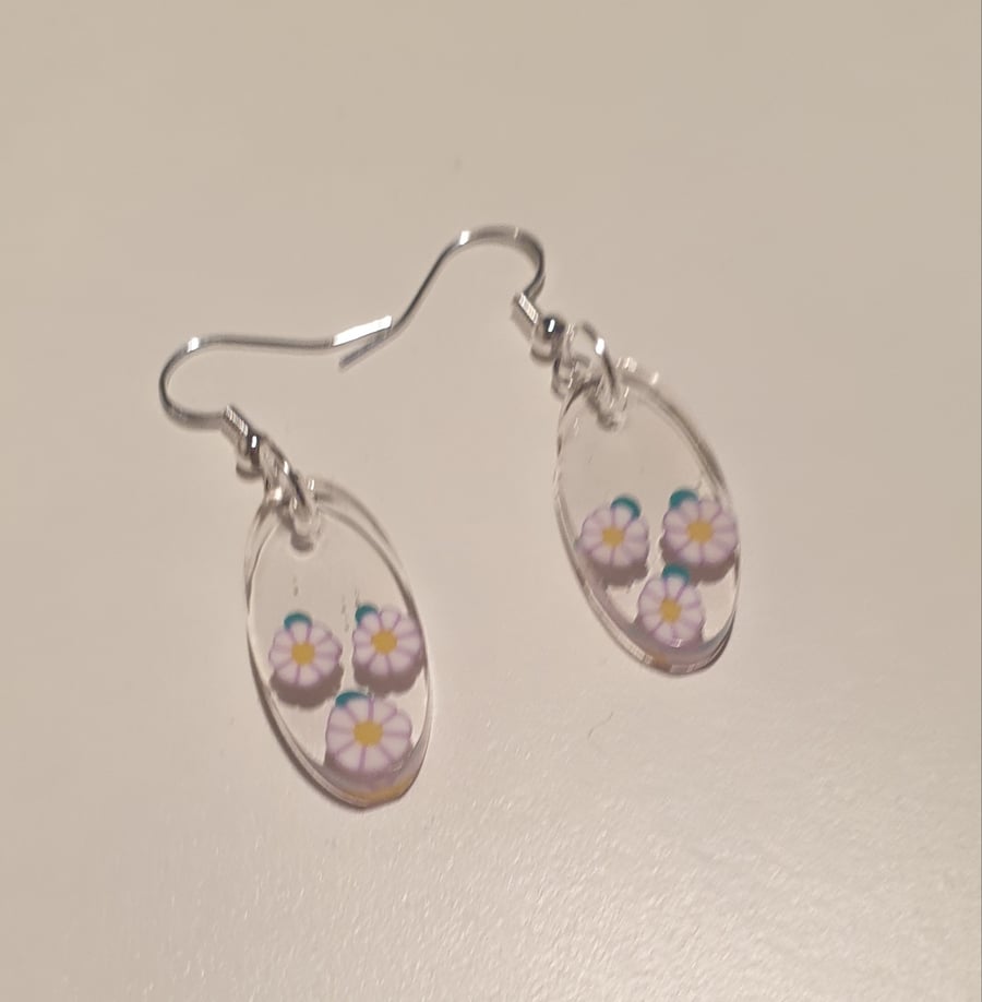 Oval daisy resin earrings