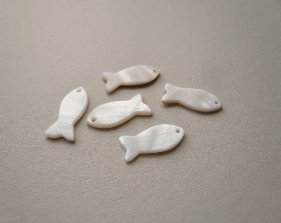 5 Mother of Pearl Fish Beads
