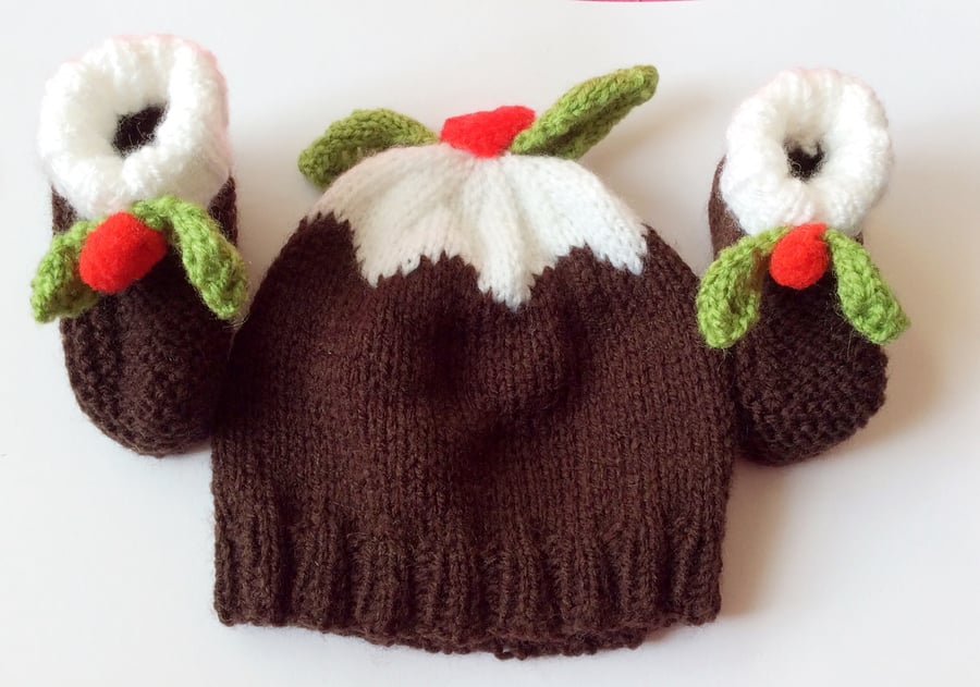 Hand knitted Christmas pudding baby hat and booties 0-3 months