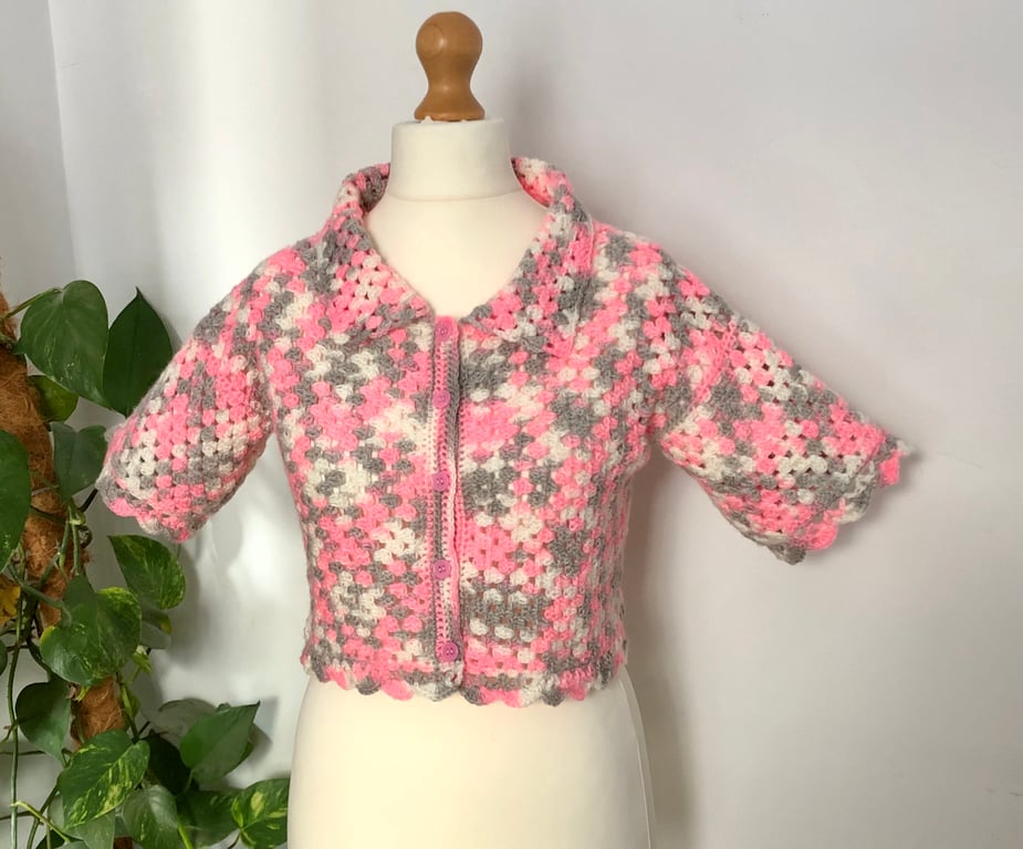 Ladies crochet crop shirt. Collar. Buttons. Short sleeves. Size 10. 