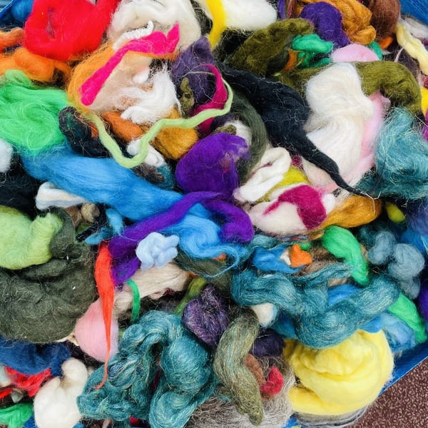 Merino & Corriedale Wool Scraps for Felting – Soft Natural Fibre Bundle