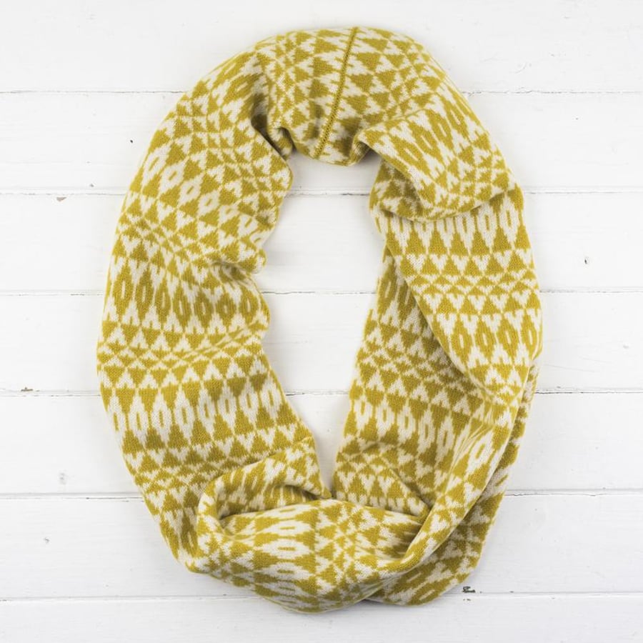 Mirror knitted circle scarf - piccalilli and cream