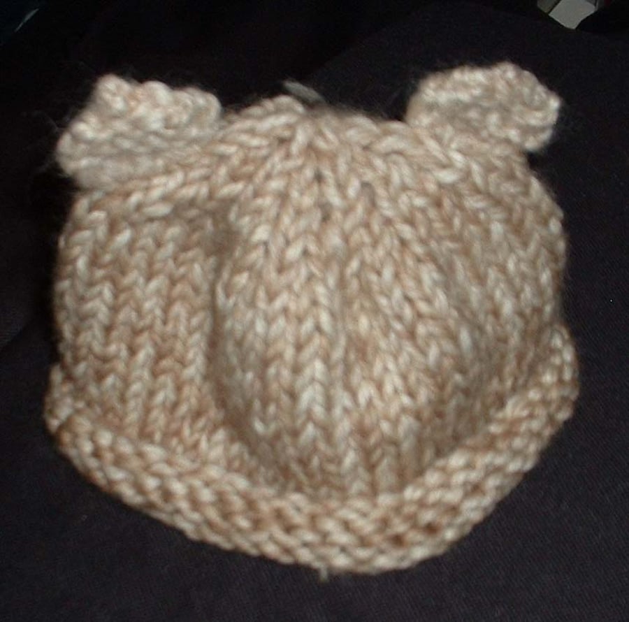 Hand knitted baby hat with bear ears - 0-6 month
