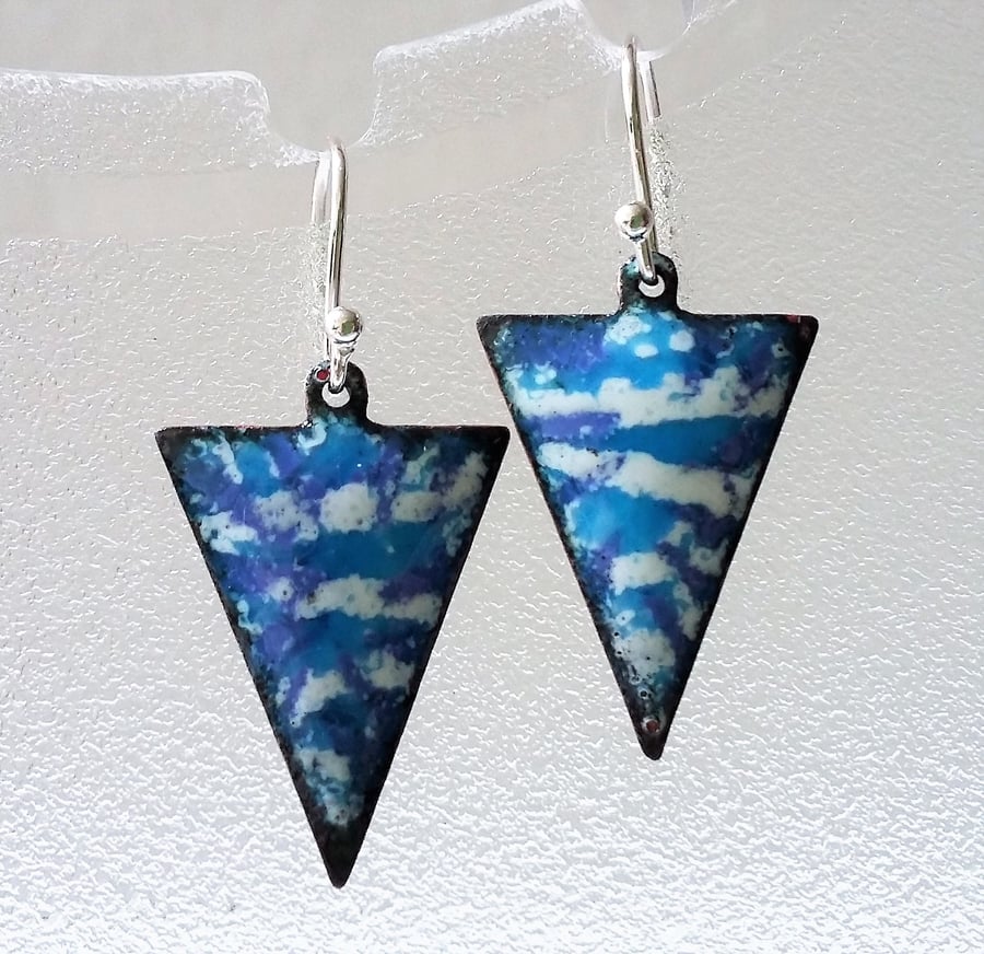 Enamelled triangle earrings 024