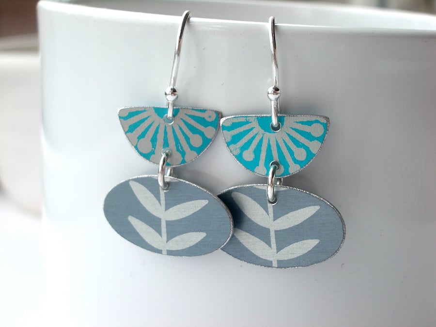 Flower earrings in turquoise and grey
