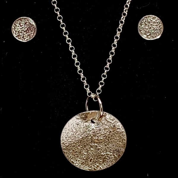 Beautiful Reticulated Silver Earring & Pendant Set - 1023