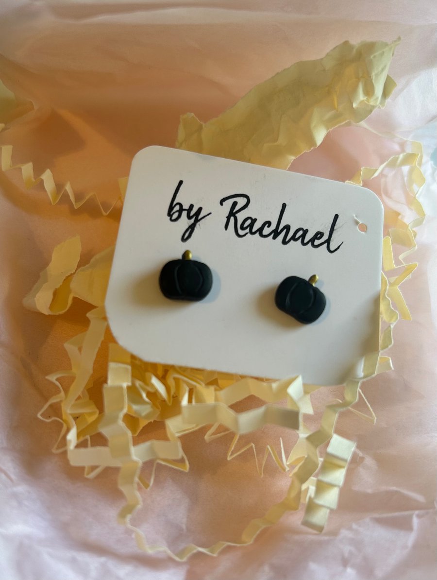 Black pumpkin studs 