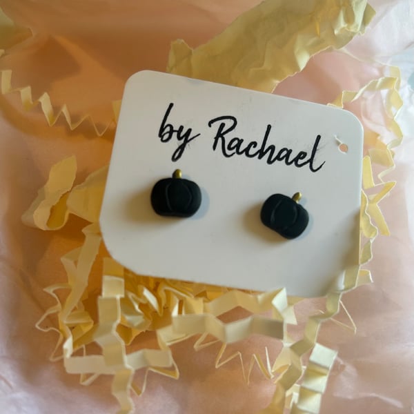 Black pumpkin studs 