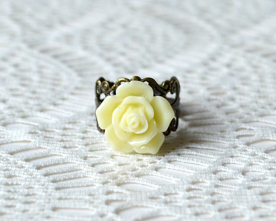 Sale! 20% Off! Pale Yellow Rose Ring