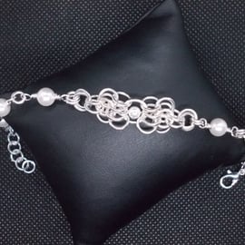 Butterfly chainmaille bracelet with shell pearl (and earrings)