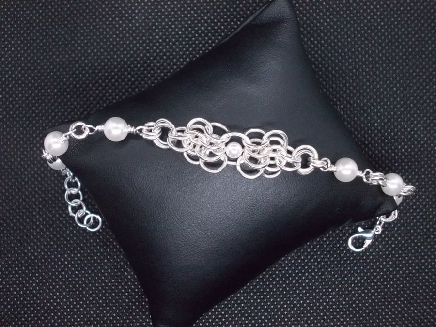 SALE - Butterfly chainmaille bracelet with shell pearl (and earrings)