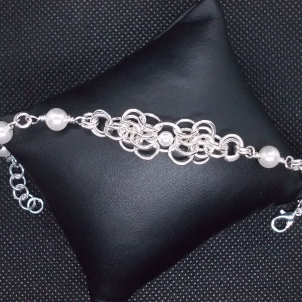 SALE - Butterfly chainmaille bracelet with shell pearl (and earrings)