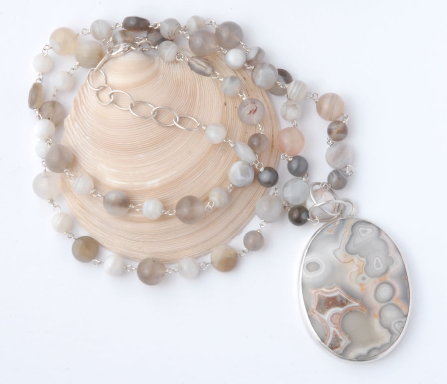 Chunky botswana and lace agate beaded necklace and pendant set