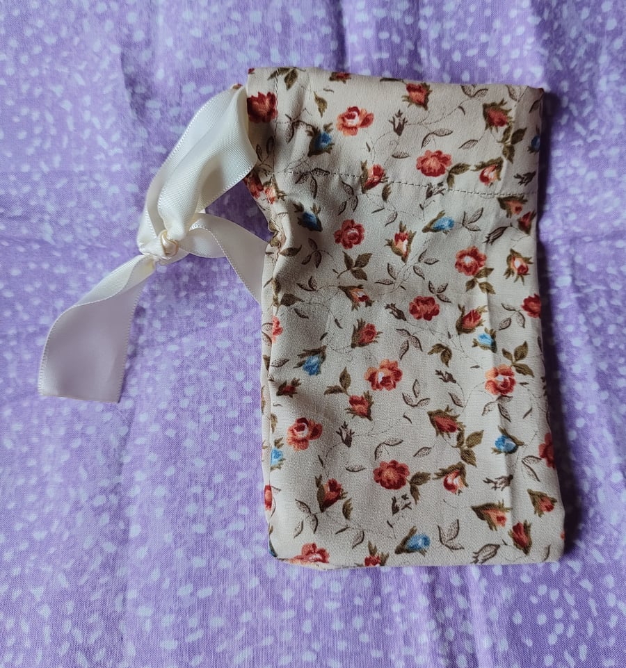 Vintage-Style Floral Pouch