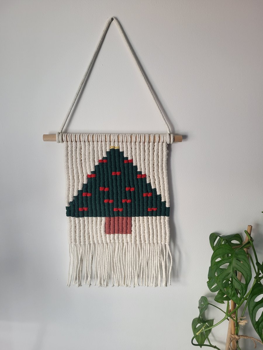 Christmas tree patterned macrame