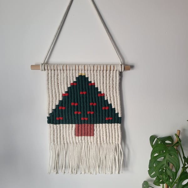 Christmas tree patterned macrame