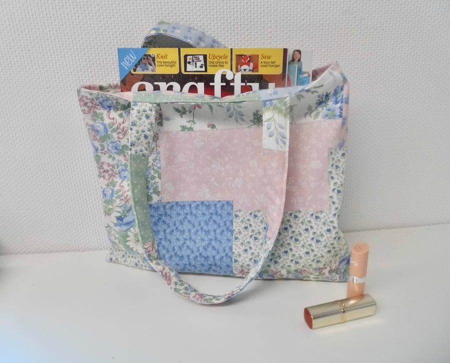 Tote bag in mock patchwork fabric. Wider, shorter version