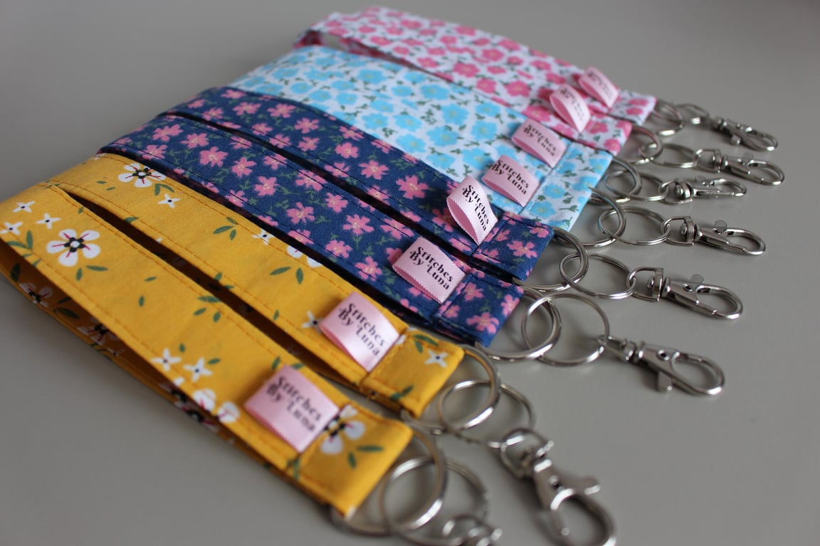 Floral Fabric Wristlet Keychain, Handmade Key Fob with Lobster Clasp, Key Ring S