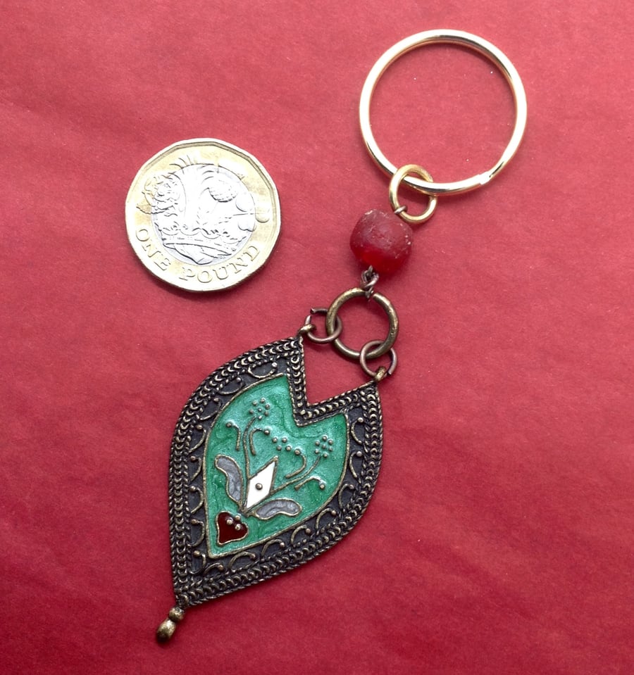 Keyring with a vintage enamel pendant and a bead of recycled glass